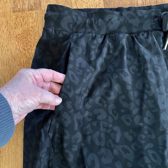 Sweaty Betty XXL Explorer Tapered Athletic Pants Black Leopard Print Pull On - Picture 4 of 13